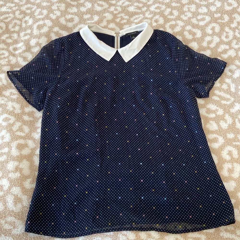 ANN TAYLOR: Size s, Color navy blue and color dots. Very good condition.